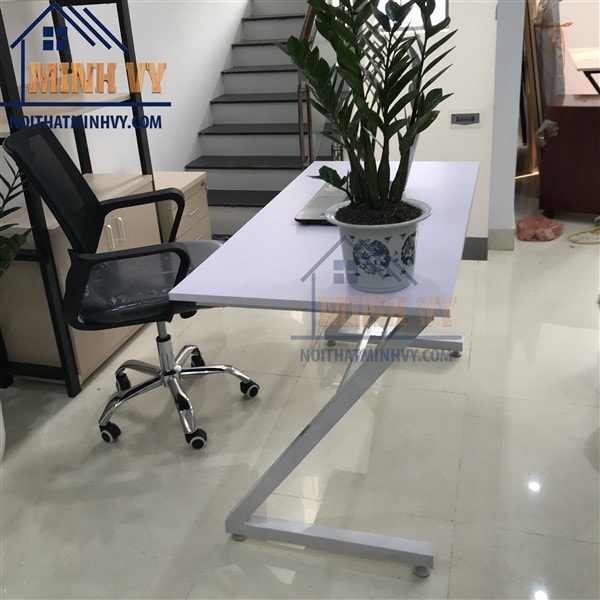 Bàn làm việc chân sắt chữ Z - BLVMV02